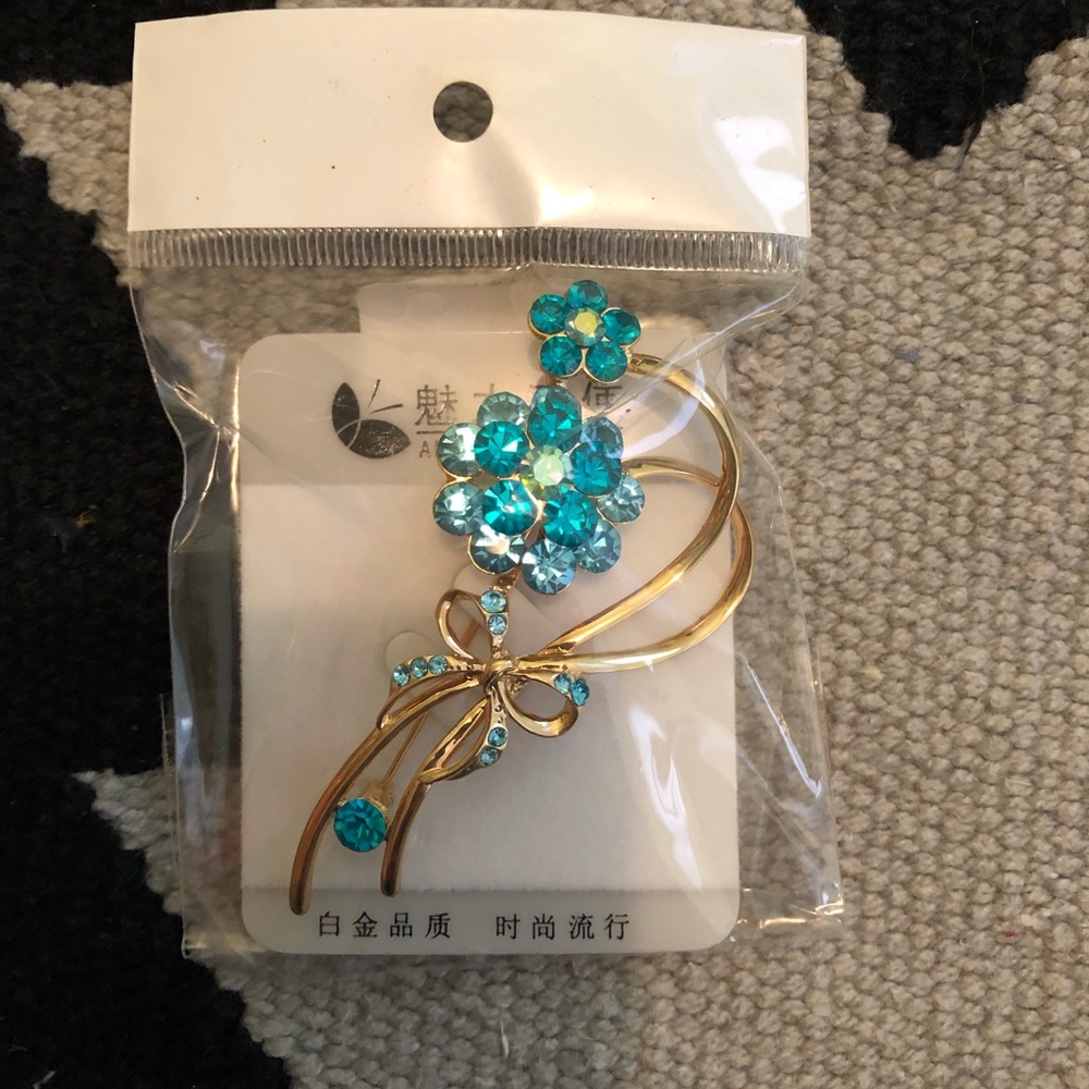 Costume jewelry - blue gemstone pin